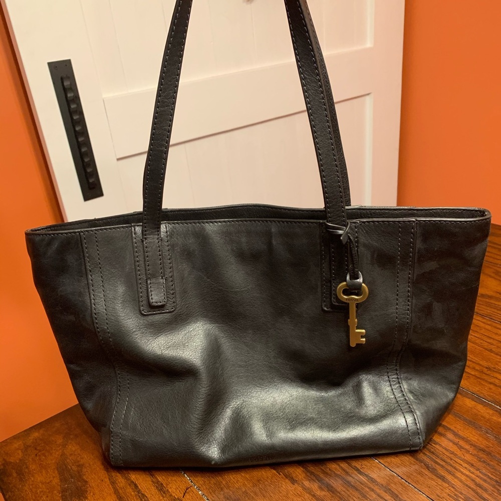 Fossil tote